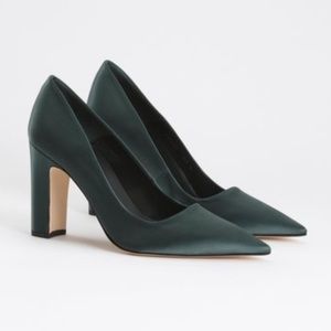 NEW Good American Statement Pump Satin Green